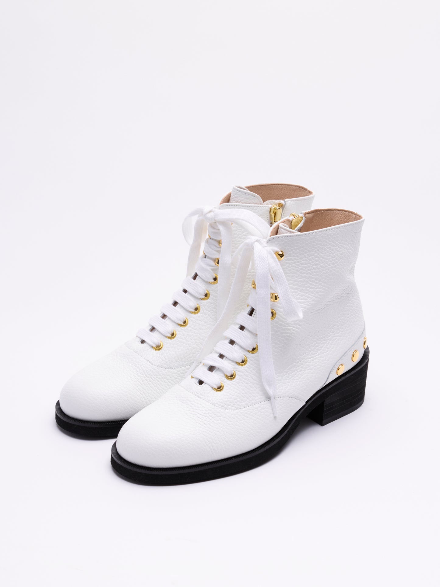 HIKARU | White