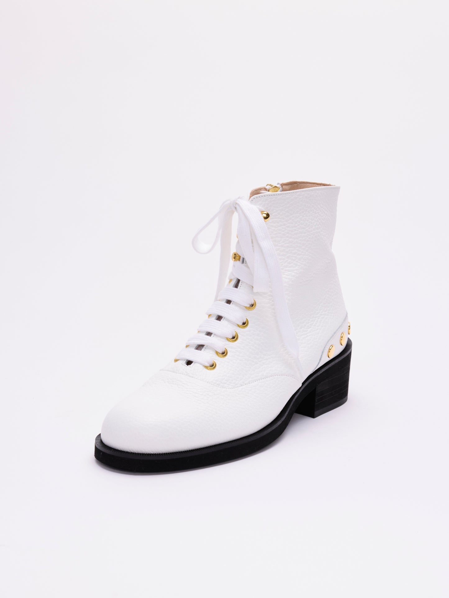 HIKARU | White